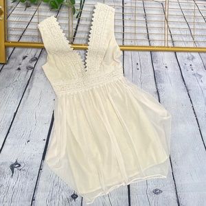 Minuet Women's Lacy Cocktail Dress Cream Size Medium